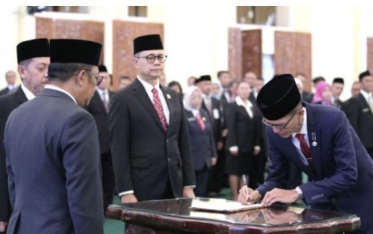 Pengambilan Sumpah Jabatan Deputi Bidang Persidangan