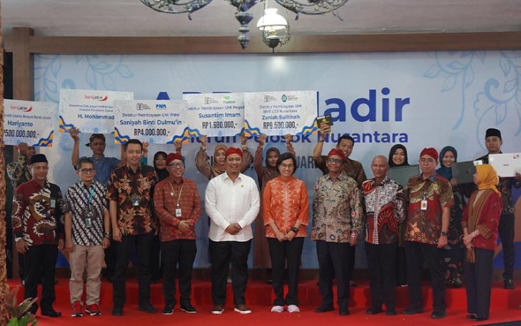 Bank Jatim turut serta dalam rangkaian kegiatan kunjungan Kemenkeu dengan memberikan bantuan dukungan UMKM kepada masyarakat dan penyaluran Kredit Usaha Rakyat (KUR) bertempat di Pendopo Kabupaten Sumenep.