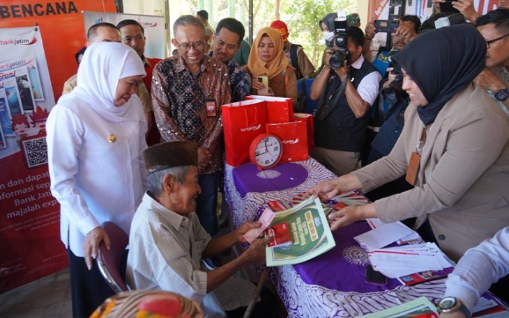 Bank Jatim memfasilitasi penyaluran bantuan sosial dari Dinas Sosial Provinsi Jawa Timur