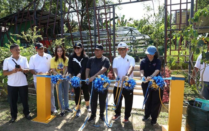 Kepala Biro Humas Promosi dan Protokol BP Batam, Ariastuty Sirait, saat meresmikan Kebun Edukasi di Taman Rusa Sekupang
