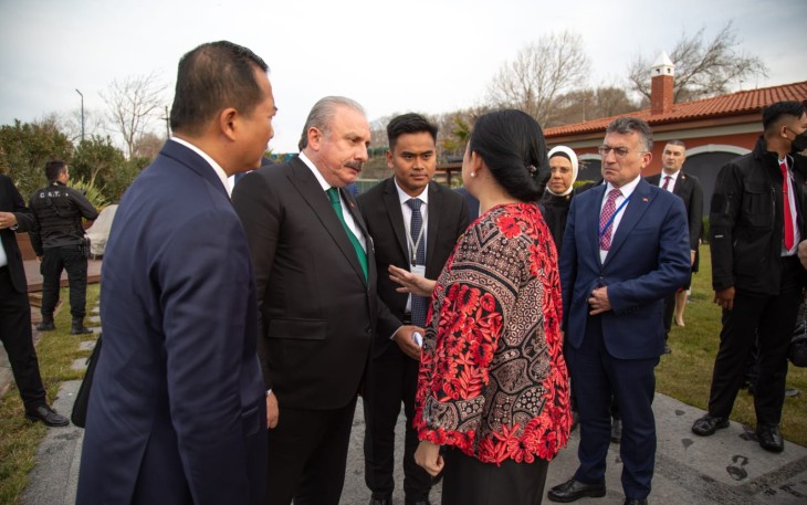 Seremoni serah terima keketuaan forum parlemen MIKTA dari Turki ke Indonesia untuk tahun 2023 dilakukan usai acara 8th MIKTA Speakers’ Consultation yang digelar di Istanbul, Turki, Kamis (9/3/2023) waktu setempat.