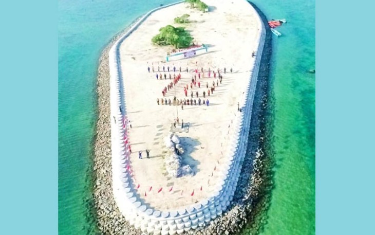 Polres Bintan Kibarkan Bendera Merah Putih di Pulau Terluar