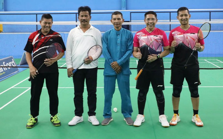 Kepala BP Batam Badminton Bersama Menteri Singapura