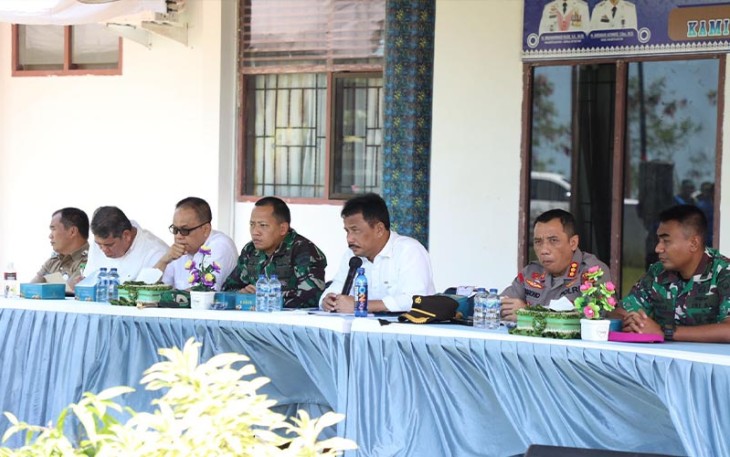 Kepala BP Batam, Muhammad Rudi, saat bertemu langsung dengan masyarakat Pulau Rempang, Selasa (22/8/2023).