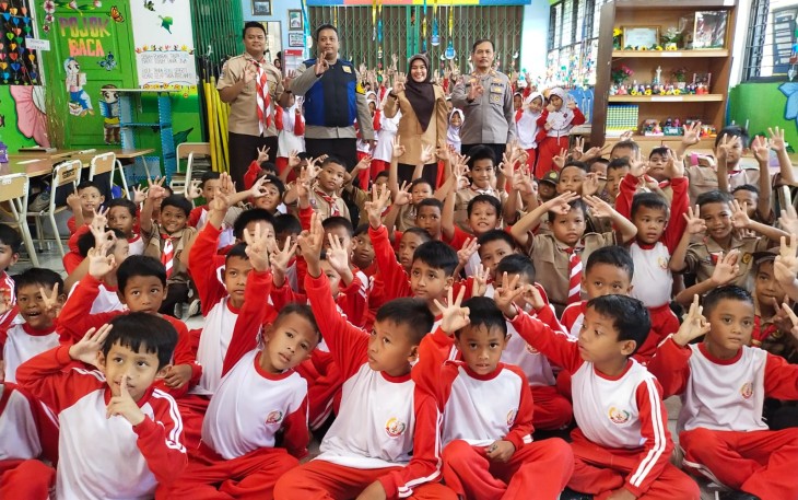 Polsek Kebon Jeruk Gencar Sosialisasikan Pencegahan Bullying dan Bahaya Narkoba di Sekolah