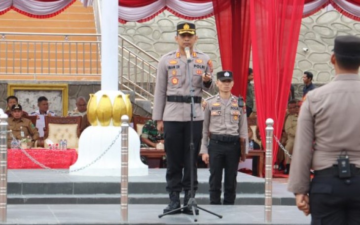 Kapolres Tapanuli Selatan (Tapsel), AKBP Imam Zamroni, SIK, MH, memimpin Apel Gelar Pasukan Ops Mantap Brata Toba 2023-2024