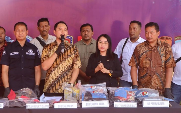 Kapolres Tulungagung AKBP Eko Hartanto, SIK, MH melalui Kasatreskrim AKP Agung Kurnia Putra SIK, MH, MSI.,saat jumpa pers, Jumat (03/03/2023).