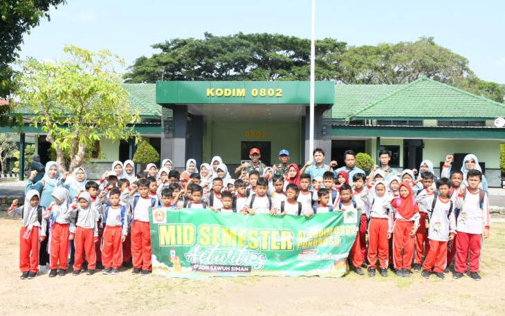 Siswa SDN Sawuh Kunjungi Kodim 0802/Ponorogo