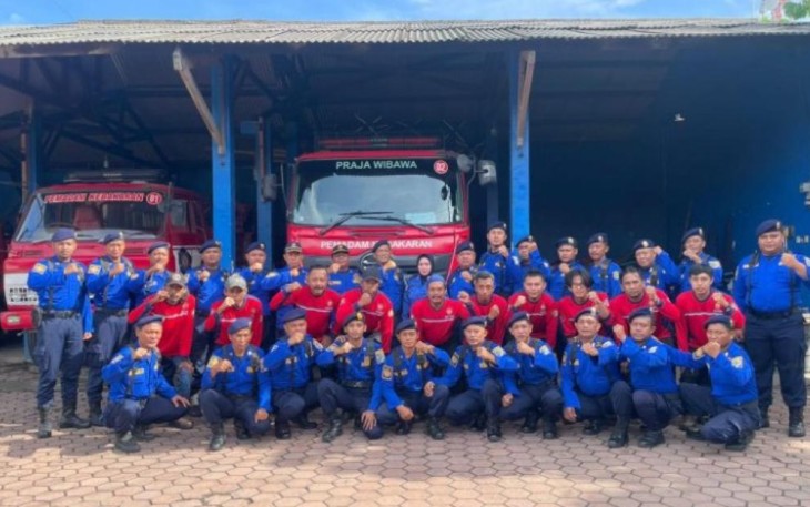 Foto bersama Damkar Tulungagung usai Simulasi Penanggulangan Kebakaran di Pasar Ngunut