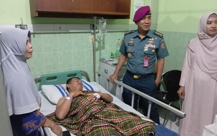 Kepala Dinas Penerangan Kodiklatal Kolonel Marinir Suharyono Kunjungi Personel di RSPAL dr Ramelan