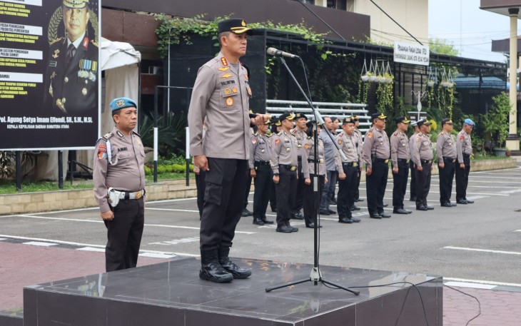 Kombes Pol Valentino Alfa Tatareda, SH, SIK pimpin apel terakhir di halaman Mapolrestabes Medan, Jumat (15/12/2023)