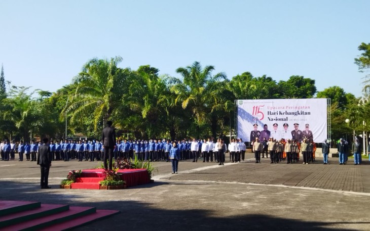 Situasi upacara memperingati Hari Kebangkitan Nasional Indonesia, ke-115 , di Alon - Alon Kabupaten Trenggalek, Senin (22/5/2023).