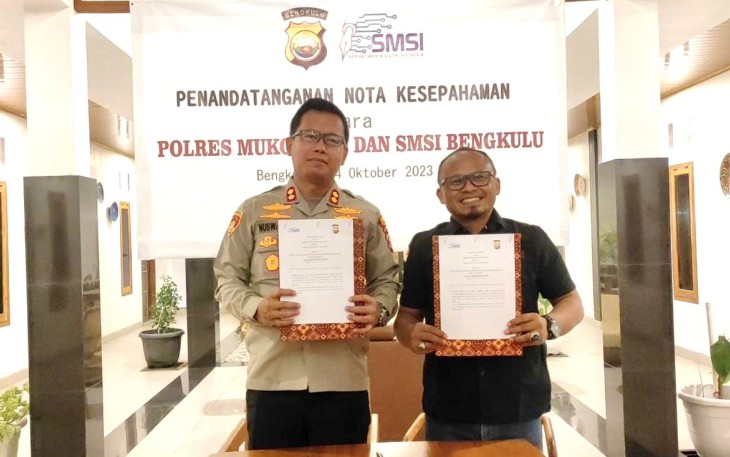 Kapolres Mukomuko Polda Bengkulu AKBP Nuswanto, S. H, S. I. K, M.H., dan Ketua Serikat Media Siber Indonesia (SMSI) Provinsi Bengkulu Wibowo Susilo, , Selasa (24/10/2023).