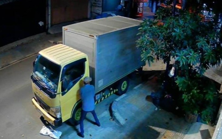 Pencurian Mobil Box terpantau CCTV