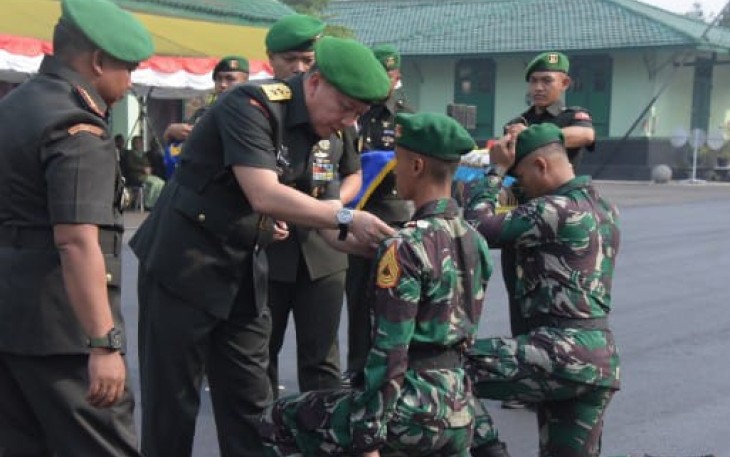  Kepala Pusat Perhubungan TNI AD Mayor Jenderal TNI Iroth Sonny Edhie, mengukuhkan  Perwira Siswa PA PK 11 orang dan Diktukpa 12 orang, Taruna Akmil 9 orang sebagai warga Korps Perhubungan. Senin (18/12/2023)