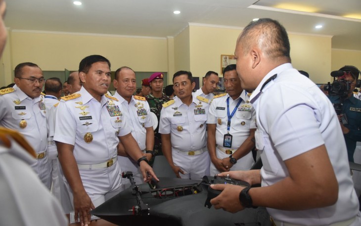 Kepala Staf Angkatan Laut Laksamana TNI Muhammad Ali  saat meninjau IT Exhibition Seminar Akhir Pasis Dikreg Seskoal Angkatan ke-61 TA 2023