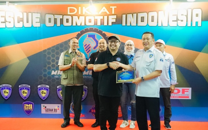 Bamsoet dalam penutupan Diklat Rescue Otomotif Indonesia (ROI) Angkatan I-2023, di Sentul International Circuit, Kabupaten Bogor, Kamis (30/3/23).