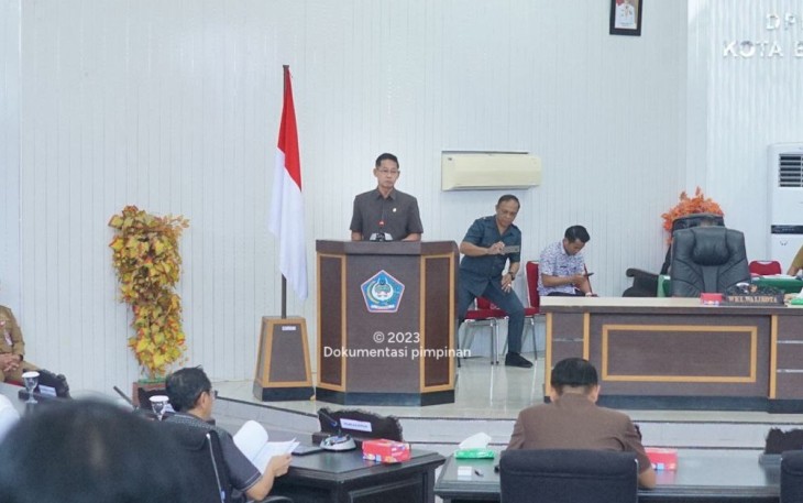 Wakil walikota Bitung saat membacakan laporan pertanggungjawaban walikota Bitung