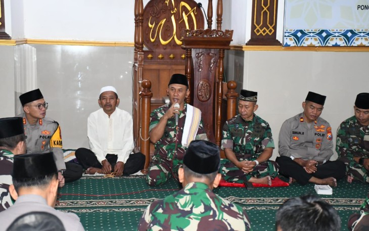 Acara salat subuh berjamaah (safari Subuh berjamaah) terus dilakukan oleh Kodim 0802/Ponorogo bersama Polres Ponorogo yang pelaksanaannya dilakukan secara berkala dan i berpindah pindah dari satu masjid ke masjid lainnya yang ada di seluruh wilayah Kabupaten Ponorogo, Jumat (10/11/2023)
