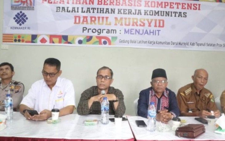 Partisipasi Polsek SD Hole, salah satunya dengan mengikuti pembukaan pelatihan tata busana Balai Latihan Kerja Komunitas Darul Mursyid Kabupaten Tapsel, Senin (11/9/2023) pagi.