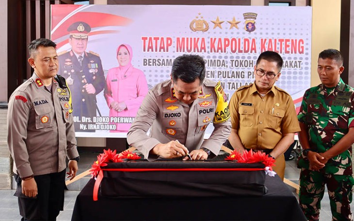 Kapolda Kalteng saat Resmikan Kantor Polsek Kahayan Hilir