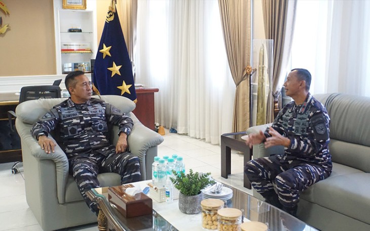 Danlantamal V saat Kunjungan Kehormatan ke Dankodiklatal, Jumat (29/12/2023).