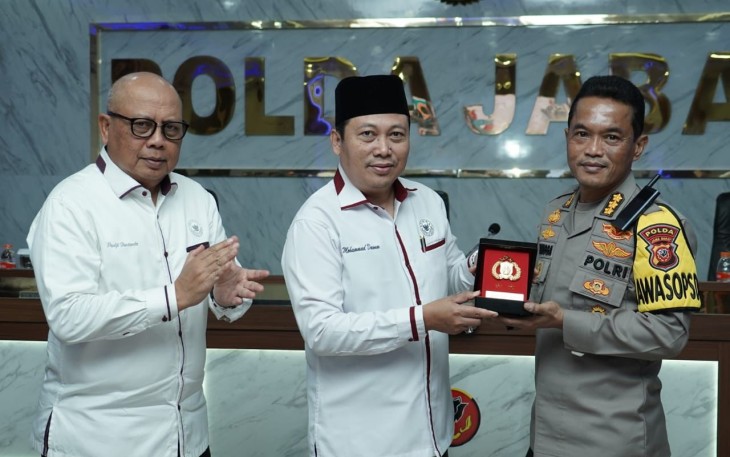 Penyerahan cindera mata