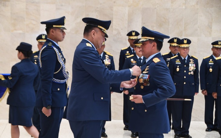 Pangkoopsud I saat Dianugerahi Bintang Swa Bhuwana Paksa Pratama oleh Kepala Staf Angkatan Udara Marsekal TNI Fadjar Prasetyo, S.E., M.P.P., CSFA. Bertempat di Gedung Rd. S. Suryadharma, Mabesau, Cilangkap, Jakarta. (Jumat, 3-11-2023).