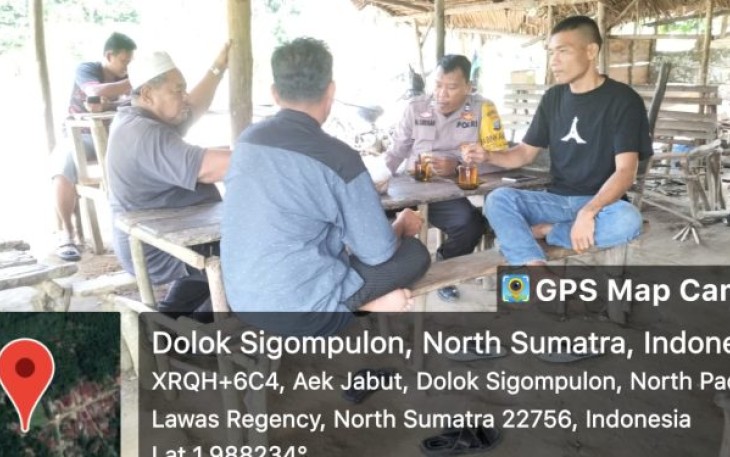 Agar bisa selalu dekat dan mendengar keluh kesahnya, Bhabinkamtibmas Polsek Dolok, Aiptu Monang P Siregar, duduk satu meja dengan warga binaan, Selasa (16/5/2023)
