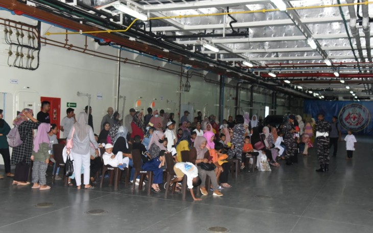 Warga Tidore Datangi Pengobatan Gratis dan Stand Pameran TNI AL Dalam Rangka Hari Nusantara 2023