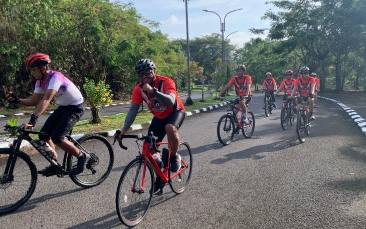 Prajurit Lanudal Manado Gowes Lintasi Perbukitan Berudara Segar