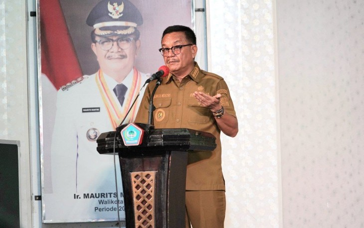 Wali Kota Bitung Maurits Mantiri saat memberikan sambutan