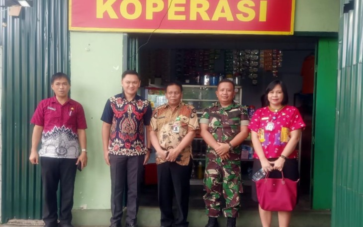 Tim Dinas Koperasi dan UMKM provinsi Sulut saat menyambangi Primkop Kartika Santiago 1310 Kodim 1310/Bitung