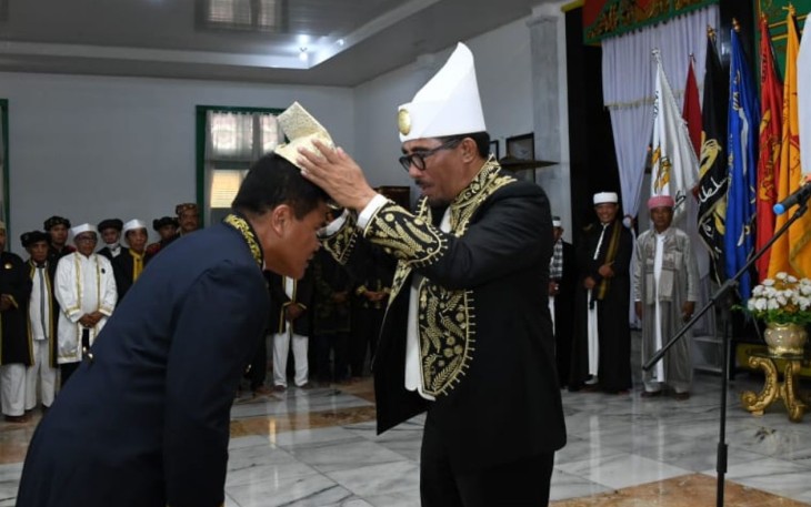 Kepala Staf Angkatan Laut Terima Gelar Kehormatan dari Dua Kesultanan di Maluku Utara