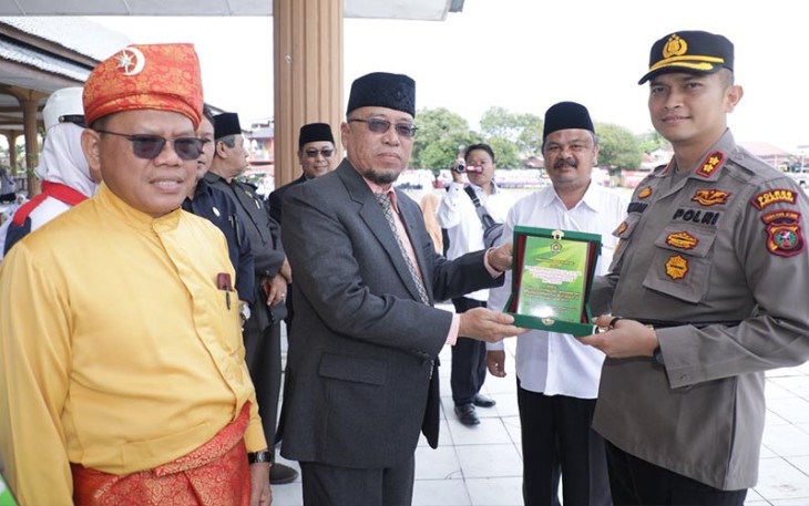 Dirgahayu Hari Amal Bhakti (HAB) ke-77,  dengan menggelar upacara di Lapangan Adhi Pradana Polres Asahan, Selasa (03/01/2023).