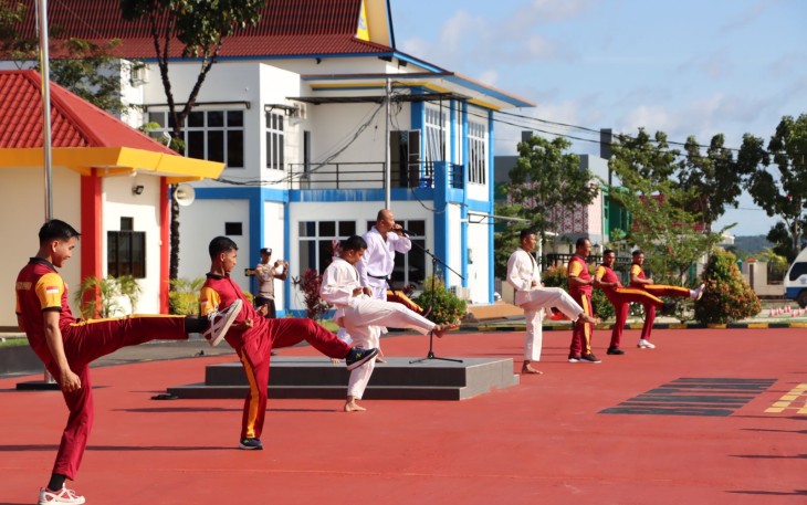 Personel Polres Bintan Latihan Bela Diri