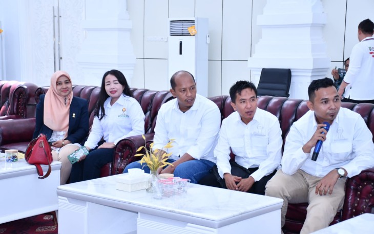 Andi Hartono selaku Ketua Caretaker HIPMI Kota Bengkulu (ujung kanan) saat audiensi dengan Pj Walikota Bengkulu, Jumat (03/11/2023).