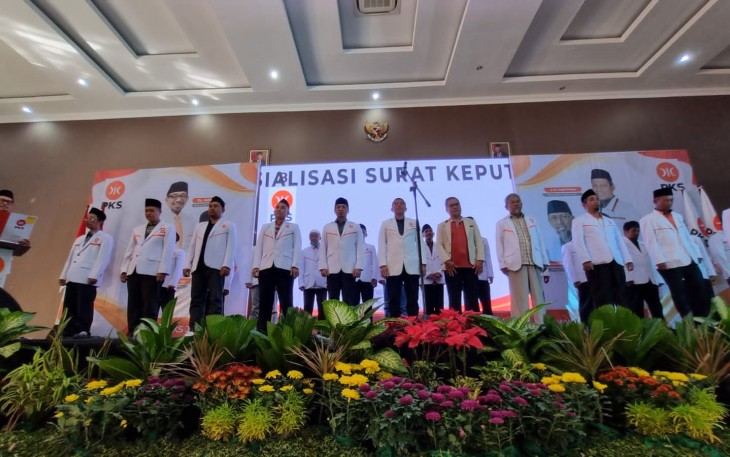 180 BCAD DPR RI dan DPRD Jatim saat Dapat SK dari Presiden PKS