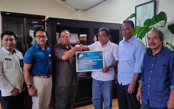 BP Batam Serahkan Bantuan Rp62 Juta untuk Korban Longsor Serasan Natuna