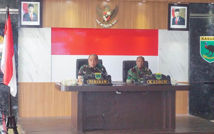 Pangdam Kasuari saat Pimpin Rapat Evaluasi Progjagar Kodam Semester II TA. 2023 Untuk Menilai, Mengukur Pencapaian Pelaksanaan 