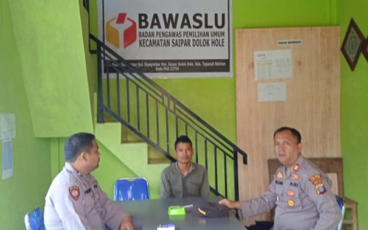Kapolsek Saipar Dolok (SD) Hole, Iptu Amron Simanullang, SH, himbau para petugas Panwas dan PPK setempat, agar tetap netral pada Pemilu 2024 mendatang.