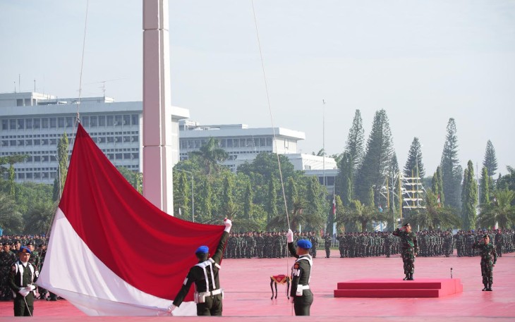 Upacara bendera yang diikuti seluruh Prajurit dan PNS Mabes TNI, di Plaza Mabes TNI Cilangkap, Jakarta Timur, Senin (17/4/2023).