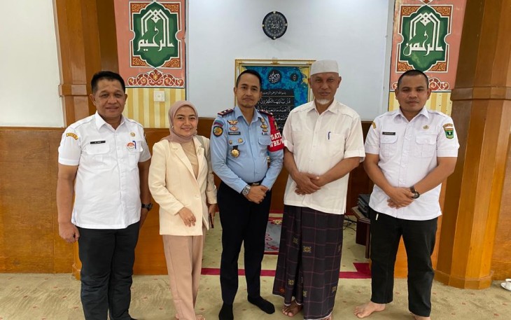 Gubernur Sumbar, Mahyeldi Ansharullah saat memberikan keterangan pers.