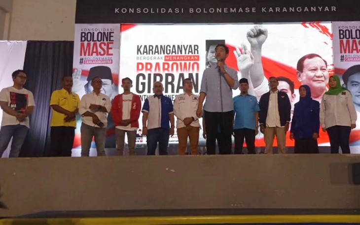 Acara konsolidasi relawan Bolone Mase bersama tim pemenangan pasangan Capres dan Cawapres Prabowo - Gibran, di Gedung Teater Karanganyar, Kamis (2/11/2023) malam.