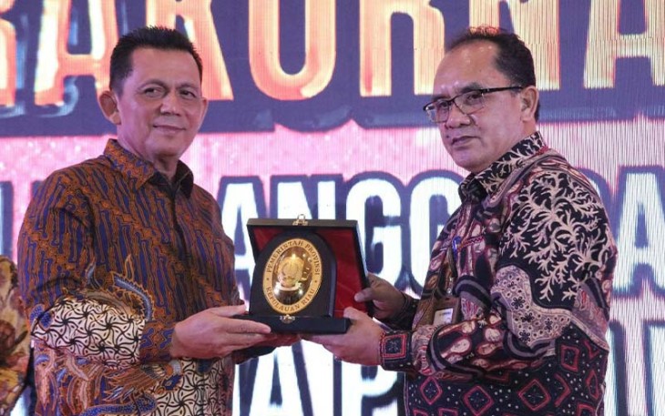Gubernur Kepulauan Riau Ansar Ahmad pada acara Rapat Koordinasi Nasional (Rakornas) Pencegahan Pelanggaran Netralitas Aparatur Sipil Negara (ASN) pada Pemilu Serentak Tahun 2024 yang digelar oleh Badan Pengawas Pemilu (Bawaslu) Republik Indonesia di HARRIS Hotel Batam Center, Senin (28/8) malam.