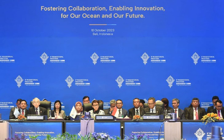 Acara Pertemuan Tingkat Menteri atau Ministerial Meeting (MM) AIS Forum 2023 hari ini dibuka oleh Menteri Luar Negeri (Menlu) Republik Indonesia Retno Marsudi. Selasa (10/10/2023), di Bali Nusa Dua Conference Center, Kabupaten Badung, Provinsi Bali. (Amiri Yandi/InfoPublik)