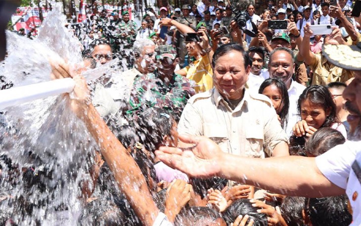 Menhan Prabowo saat Resmikan Titik Air Bersih Besutan Kemhan-Unhan di Maluku Barat Daya