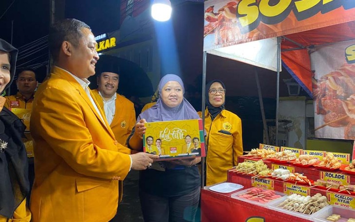 Kodrat Sunyoto saat kegiatan buka bersama jajaran pengurus MKGR dengan anak yatim piatu di Kantor DPRD Partai Golkar Jatim, Selasa (4/4/2023) malam.