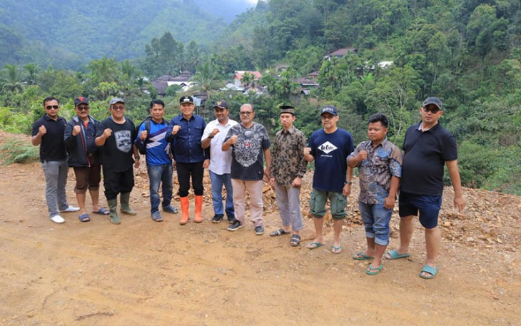 Wakil Bupati (Wabup) Pasaman Sabar AS ketika menghadiri peresmian pembangunan PLTMH di Nagari Muaro Sungai Lolo, Kamis (5/10/2023).