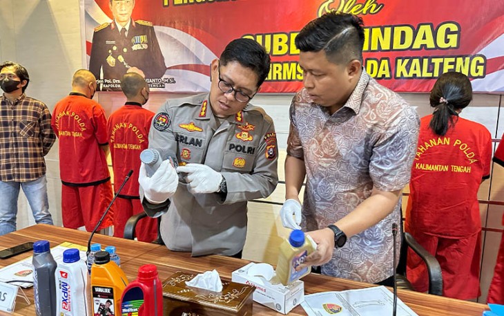 Ditreskrimsus Polda Kalteng Amankan 5 Tersangka Perdagangan Oli Palsu